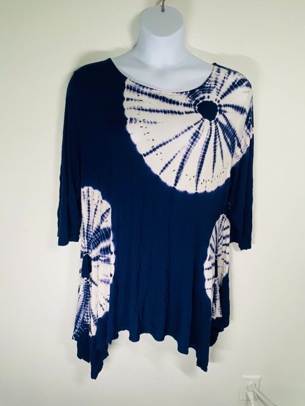 Tie-Dye Navy & White Top With Rhinestone Embellishments Asymmetrical Hemline 3/4